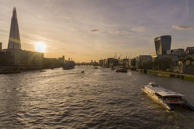 cruise on the river thames in london