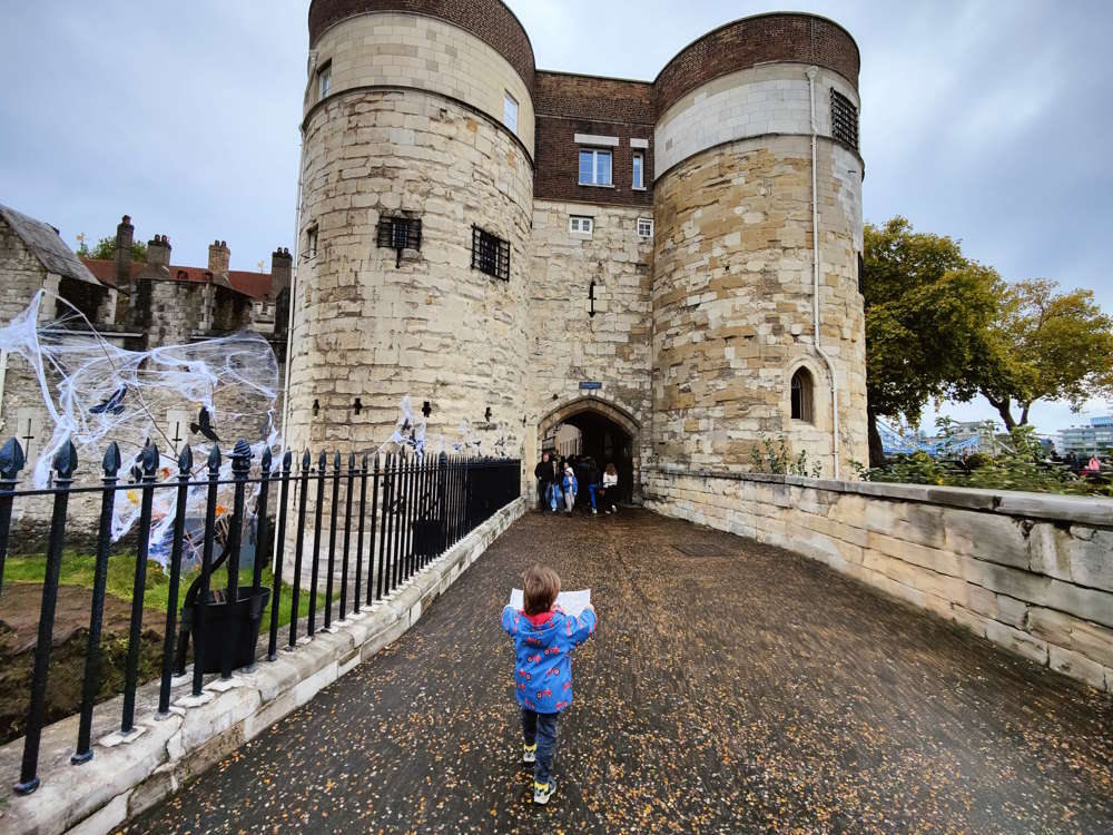 londo jwith kids tower of london